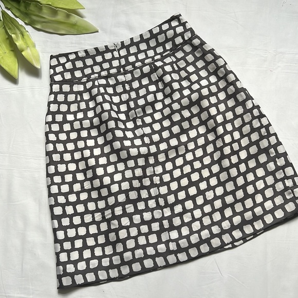 ⭐️Banana Republic Silk Skirt⭐️ - Picture 5 of 6